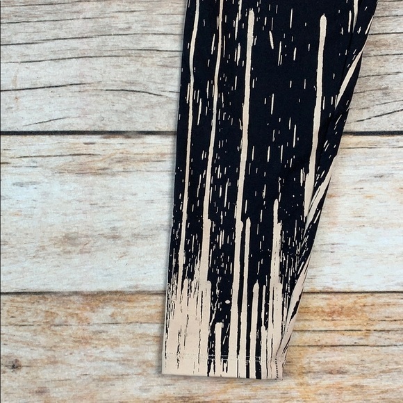 YUMMY by Heather Thomson Capri leggings - Picture 2 of 5